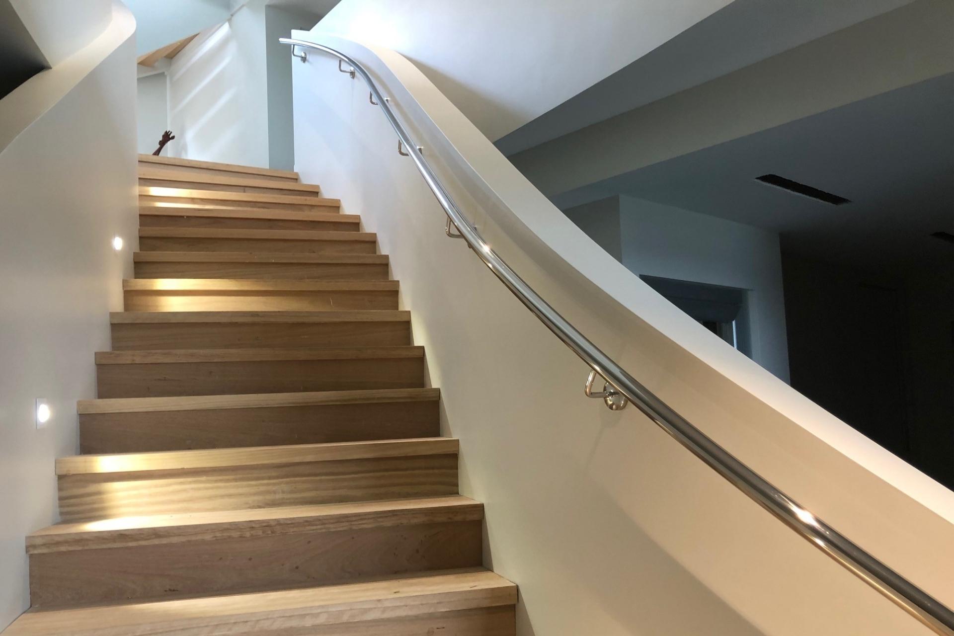 Services<br />
Handrails - Contemporary Stainless Steel